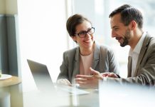 Agence de prospection B2B : externaliser ou internaliser votre génération de leads ? Agence de prospection B2B : externaliser ou internaliser votre génération de leads ?