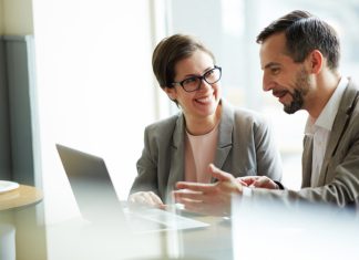 Agence de prospection B2B : externaliser ou internaliser votre génération de leads ? Agence de prospection B2B : externaliser ou internaliser votre génération de leads ?