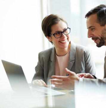 Agence de prospection B2B : externaliser ou internaliser votre génération de leads ? Agence de prospection B2B : externaliser ou internaliser votre génération de leads ?