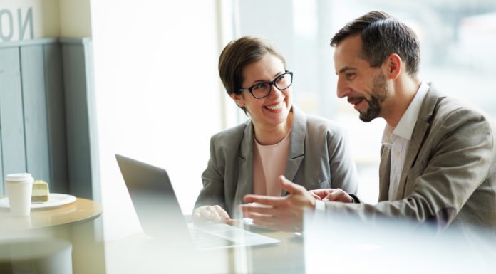 Agence de prospection B2B : externaliser ou internaliser votre génération de leads ? Agence de prospection B2B : externaliser ou internaliser votre génération de leads ?